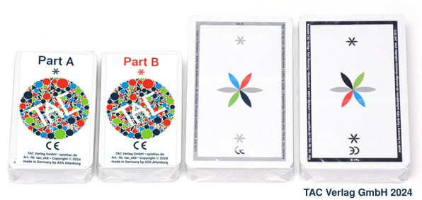 Die beiden TAC Kartensets im Größenvergleich - je zwei Stapel sind ein Set